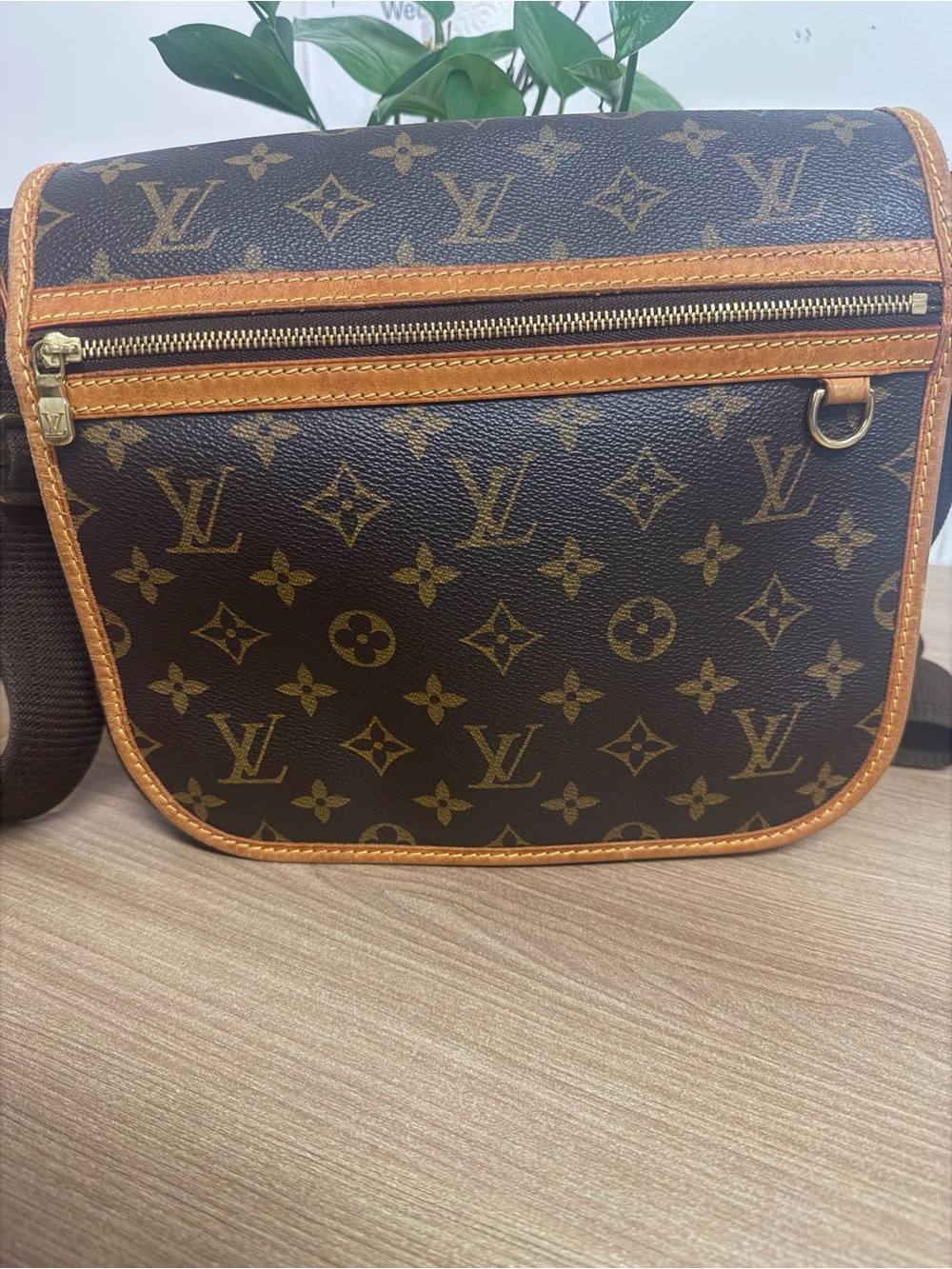 Louis Vuitton Bosphore Messenger PM - Picture 10 of 12
